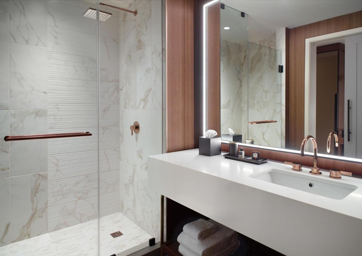 Accessible Premier Patron Tower Room 1 King Bed Roll Shower,1111654617:JPEG