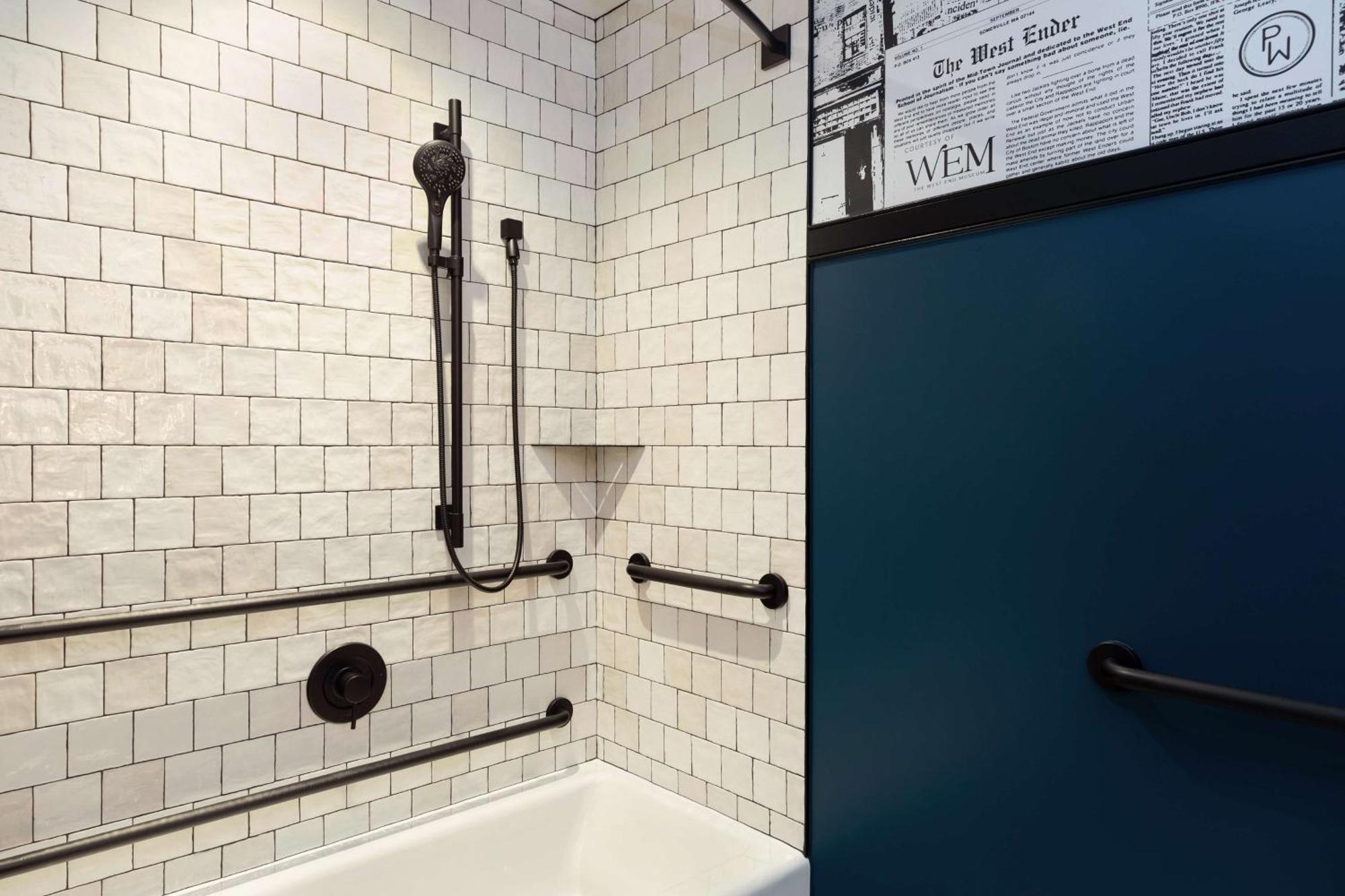 Deluxe Double Room Two Double Beds Bath Tub Mobility or Hearing Accessible,1535238865:JPEG