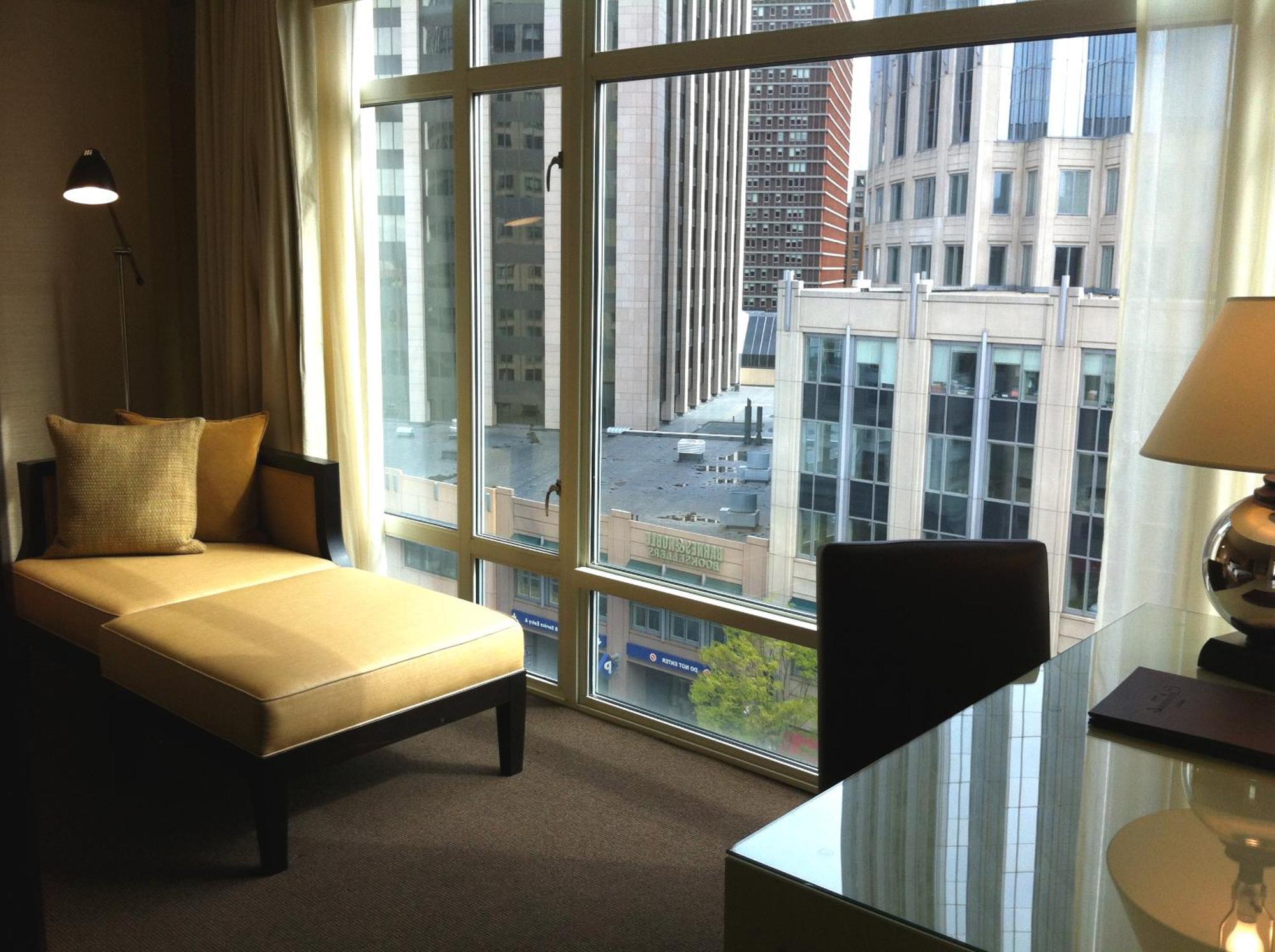 Luxury King Suite