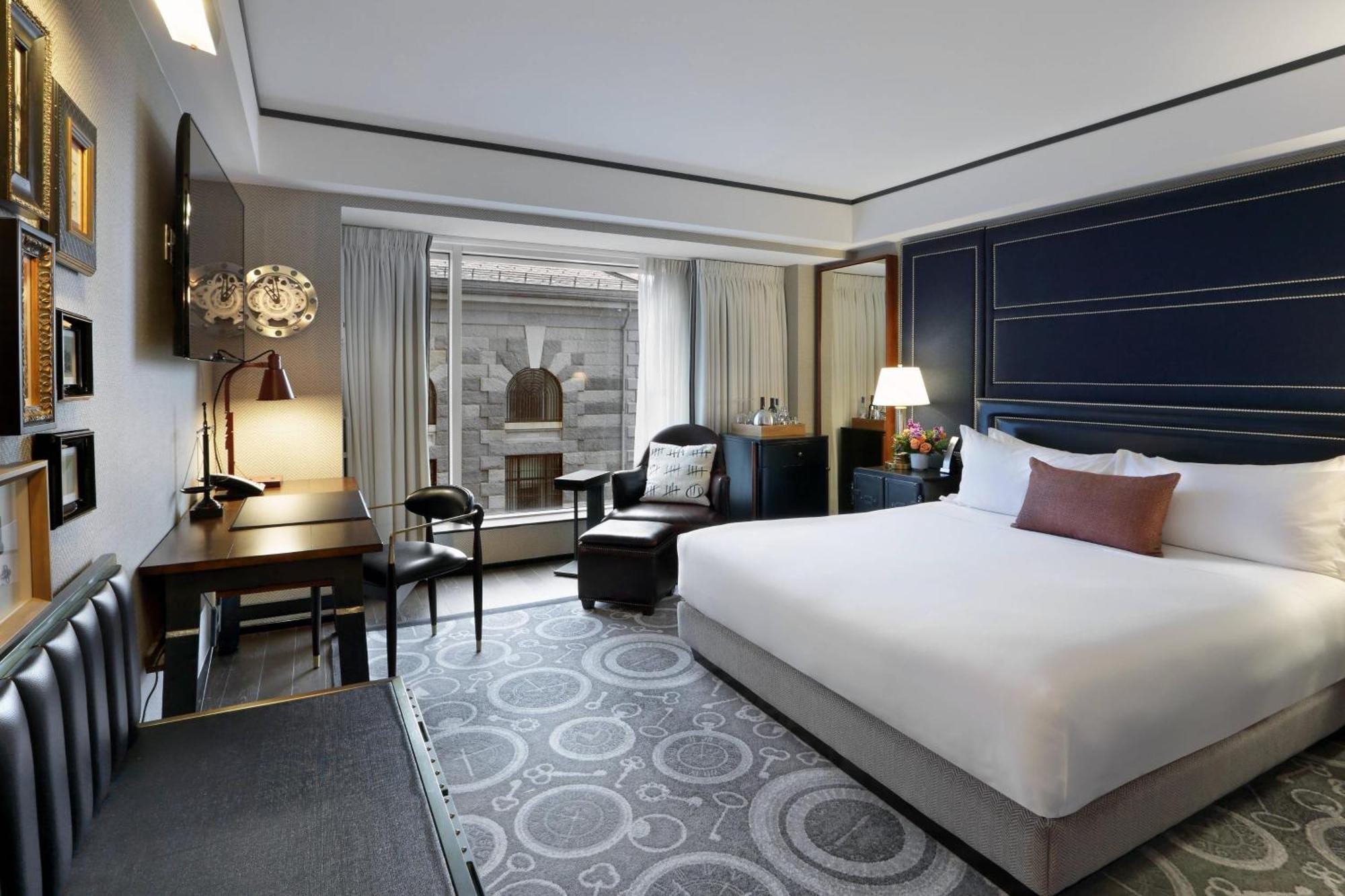 Deluxe Guest room 1 King Courtyard view,1632990901:JPEG