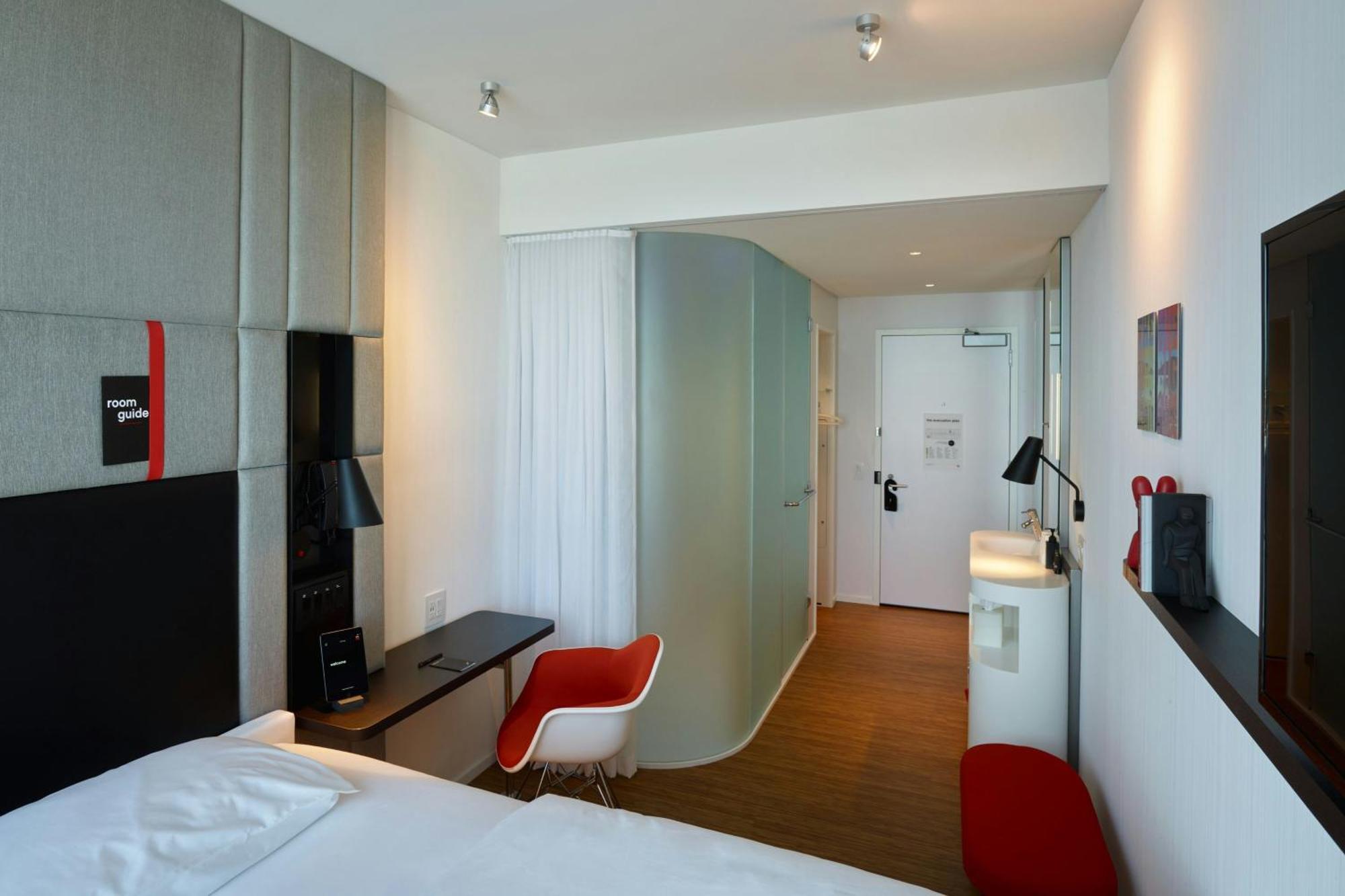 King Room,1743196819:JPEG