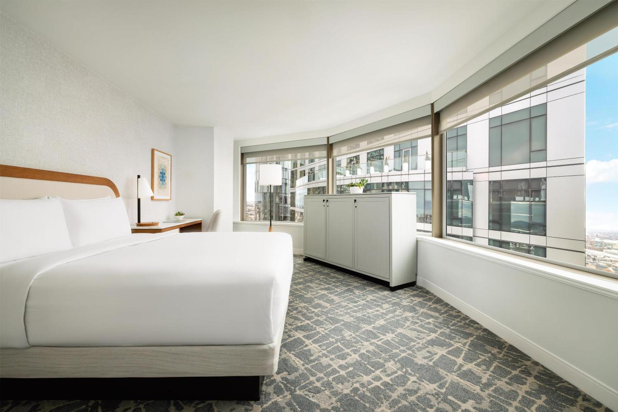 King Room Skyline City View,1765817873:JPEG